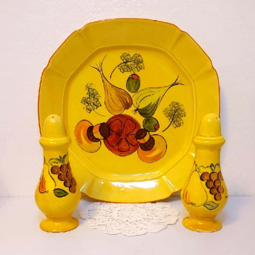 Vintage Late 1970s Ceramic Serving Plate & Salt Pepper Shakers